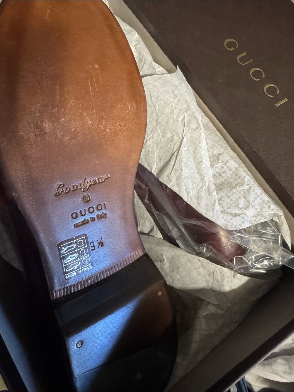 Gucci Men's Burgundy Leather Derby Shoes - Picture 5 of 7